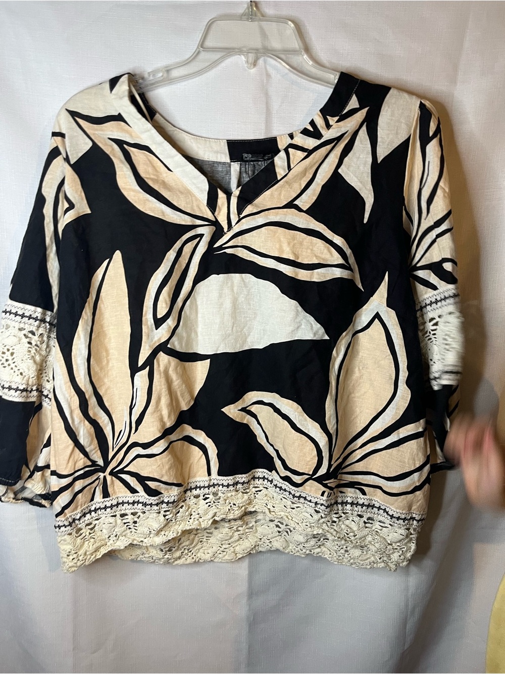 Rachel Zoe Black & Cream Floral Crochet-Hem Tunic Top